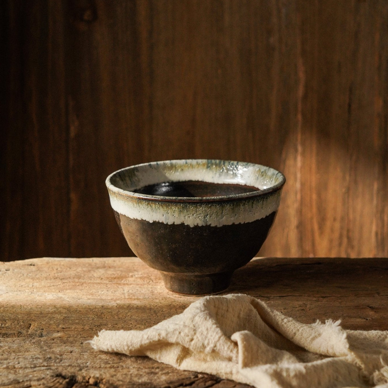 White Flow Stoneware Bowl