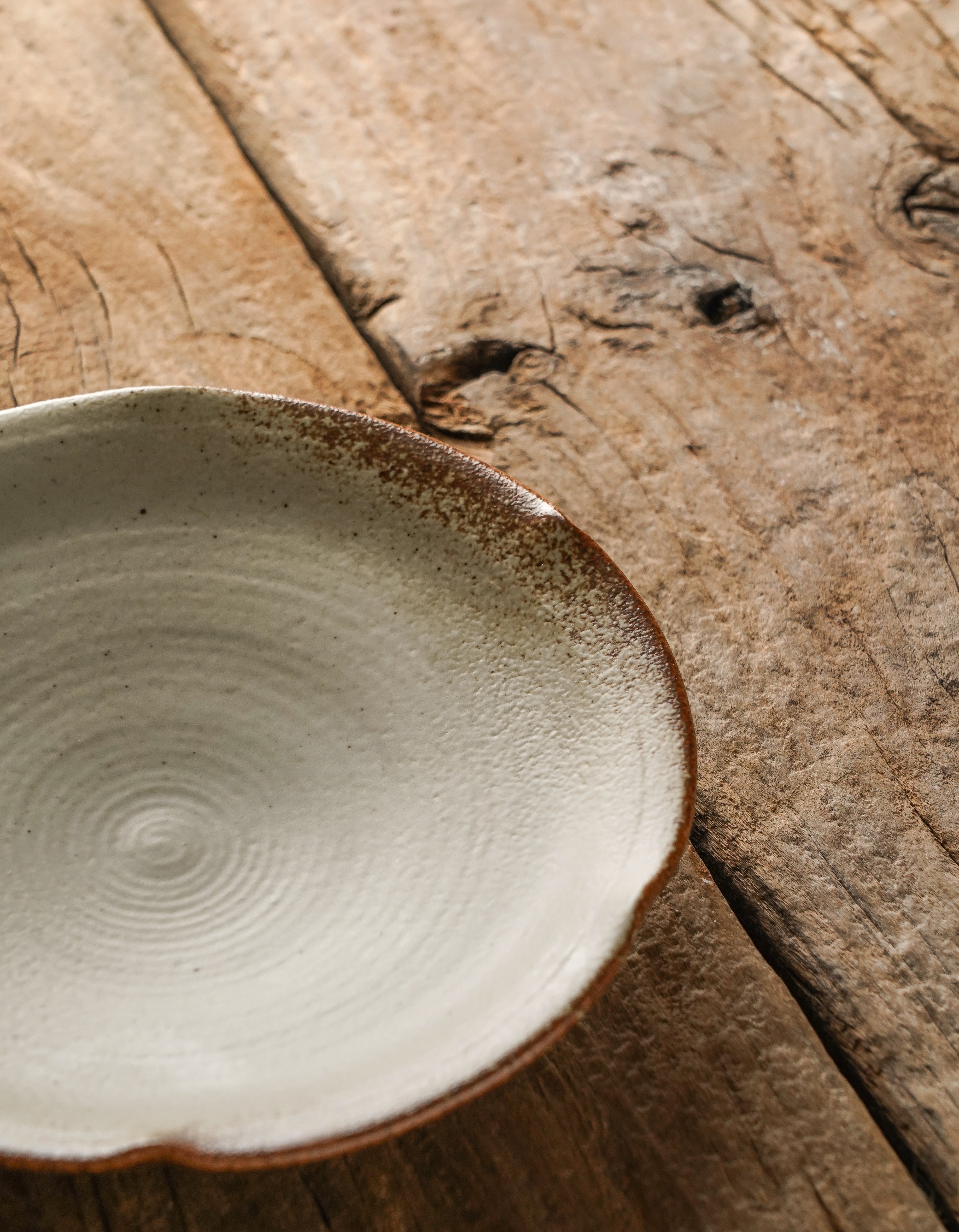 Rustic Scalloped Bowl & Plate Set