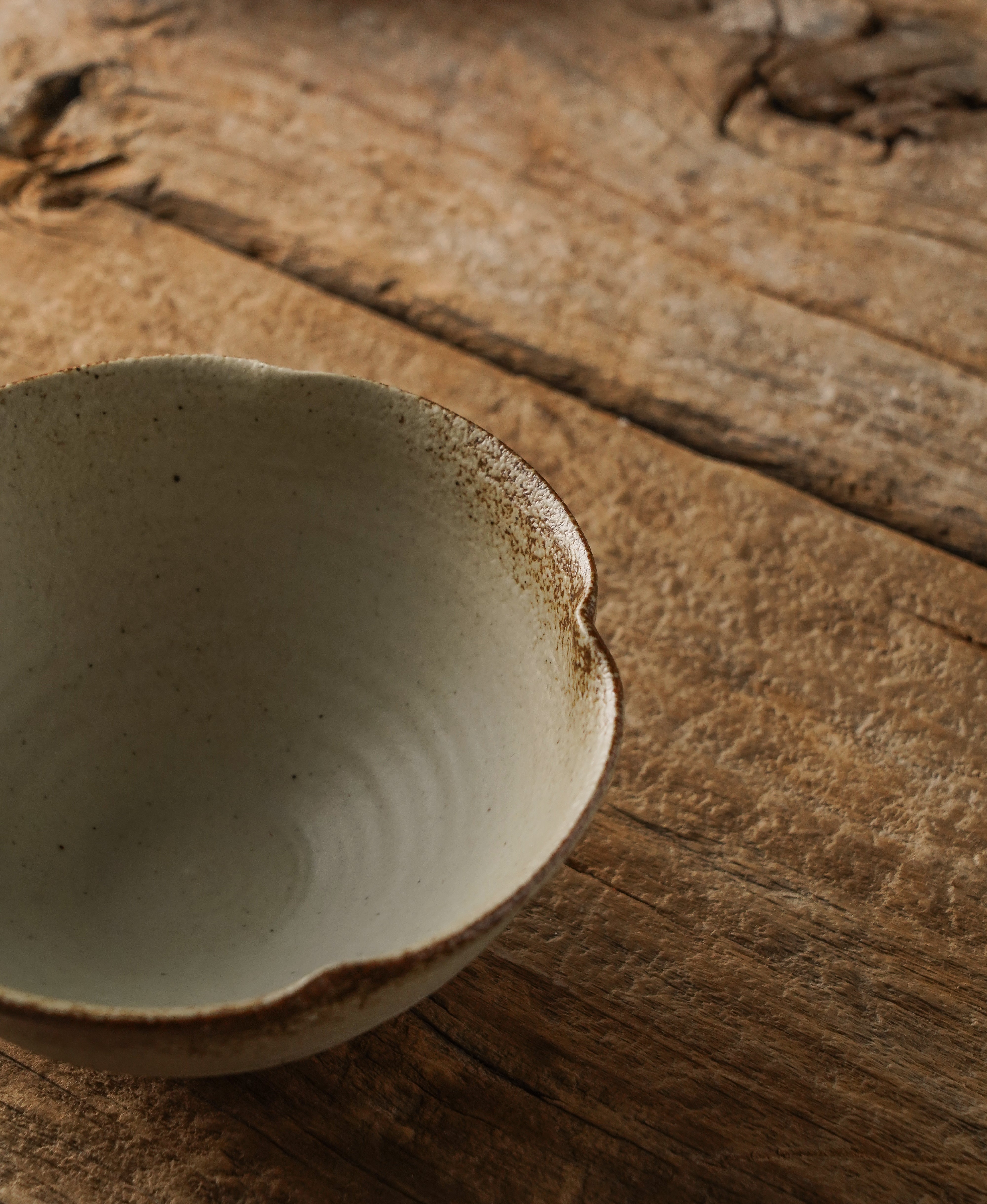 Rustic Scalloped Bowl & Plate Set