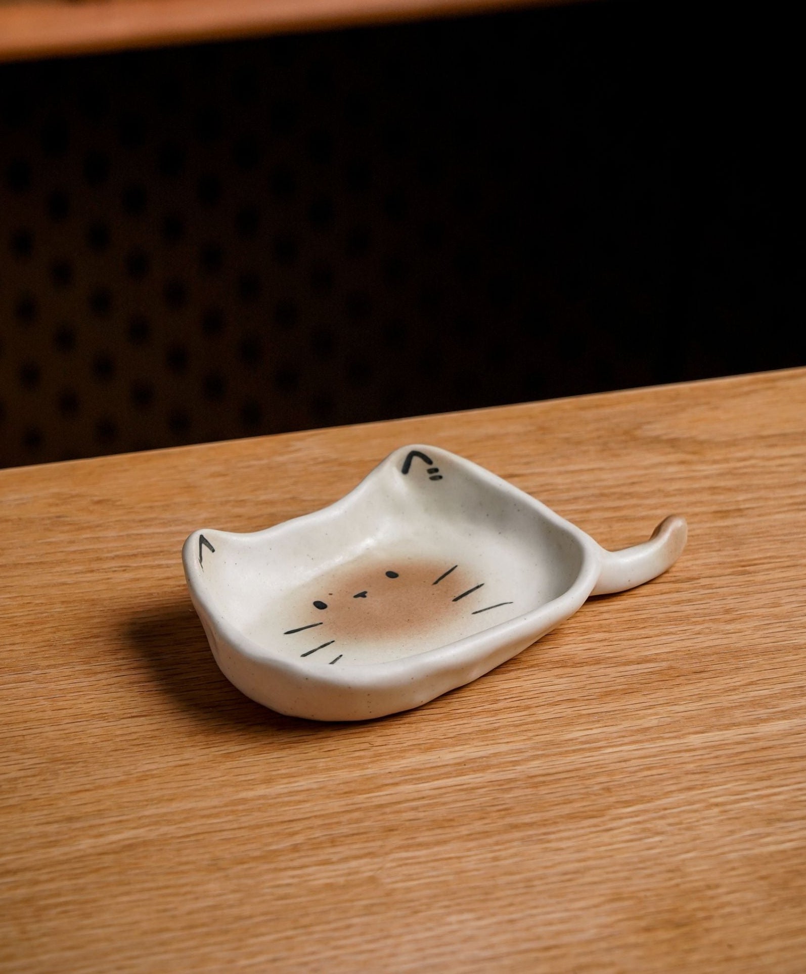 CAT NAP — Long Tail Saucer