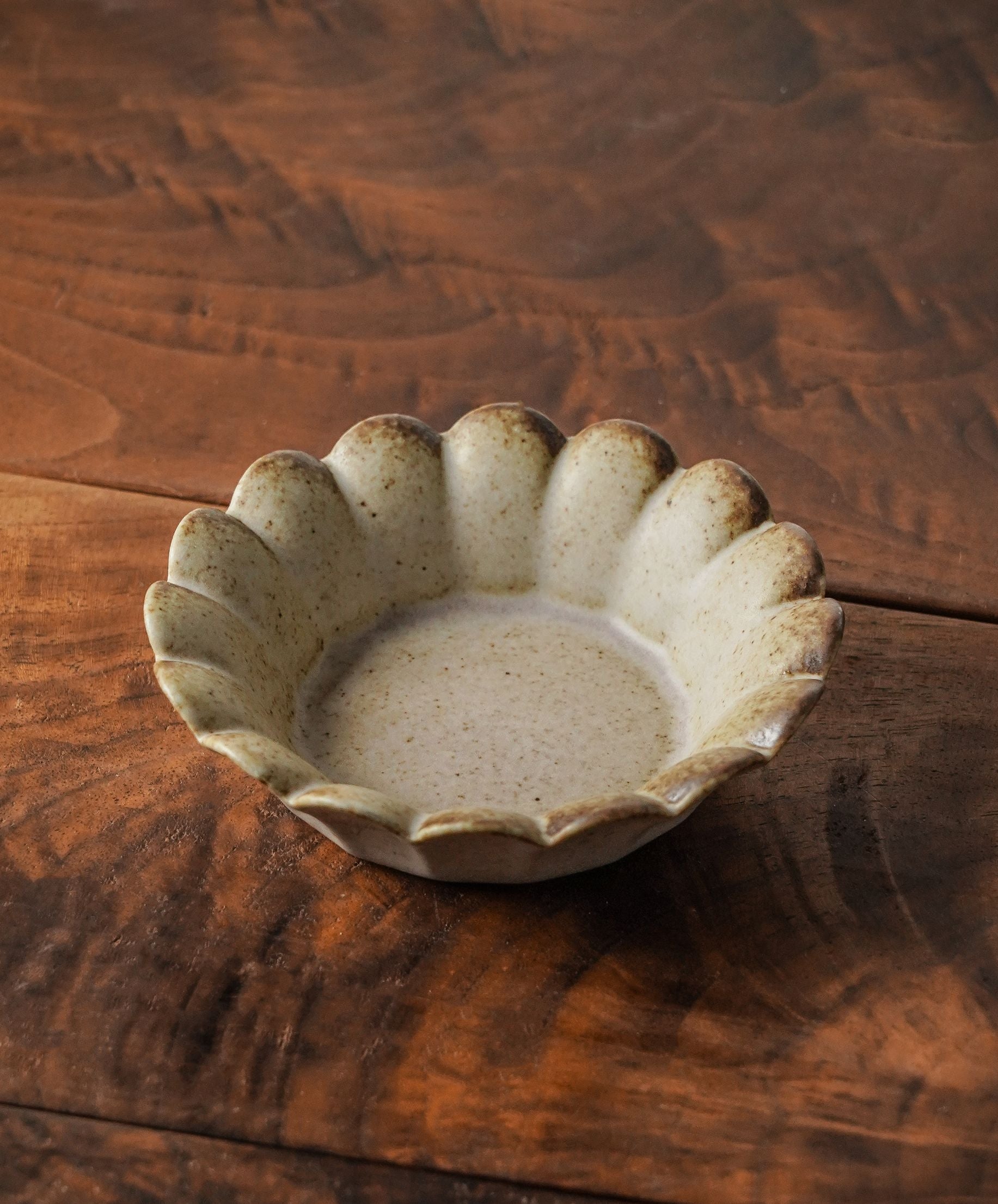 Scalloped Stoneware Side Bowl