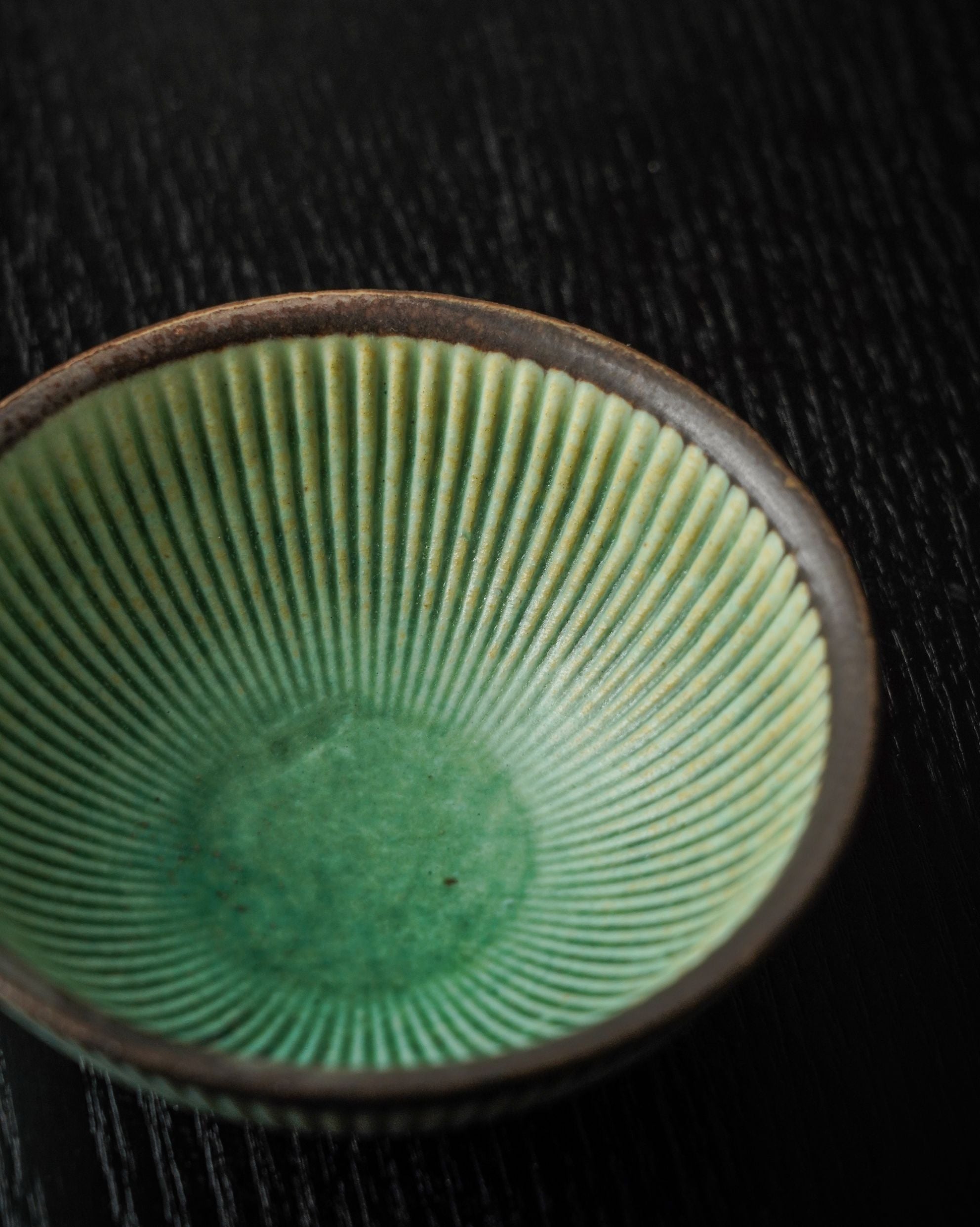 Ribbed Stoneware Serving Bowl