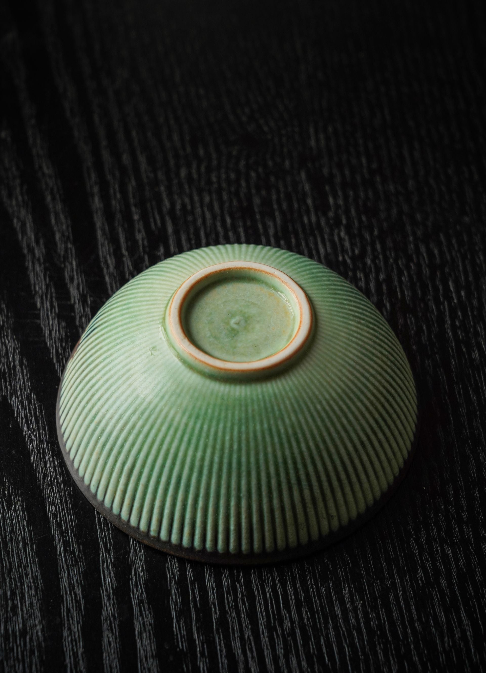 Ribbed Stoneware Serving Bowl