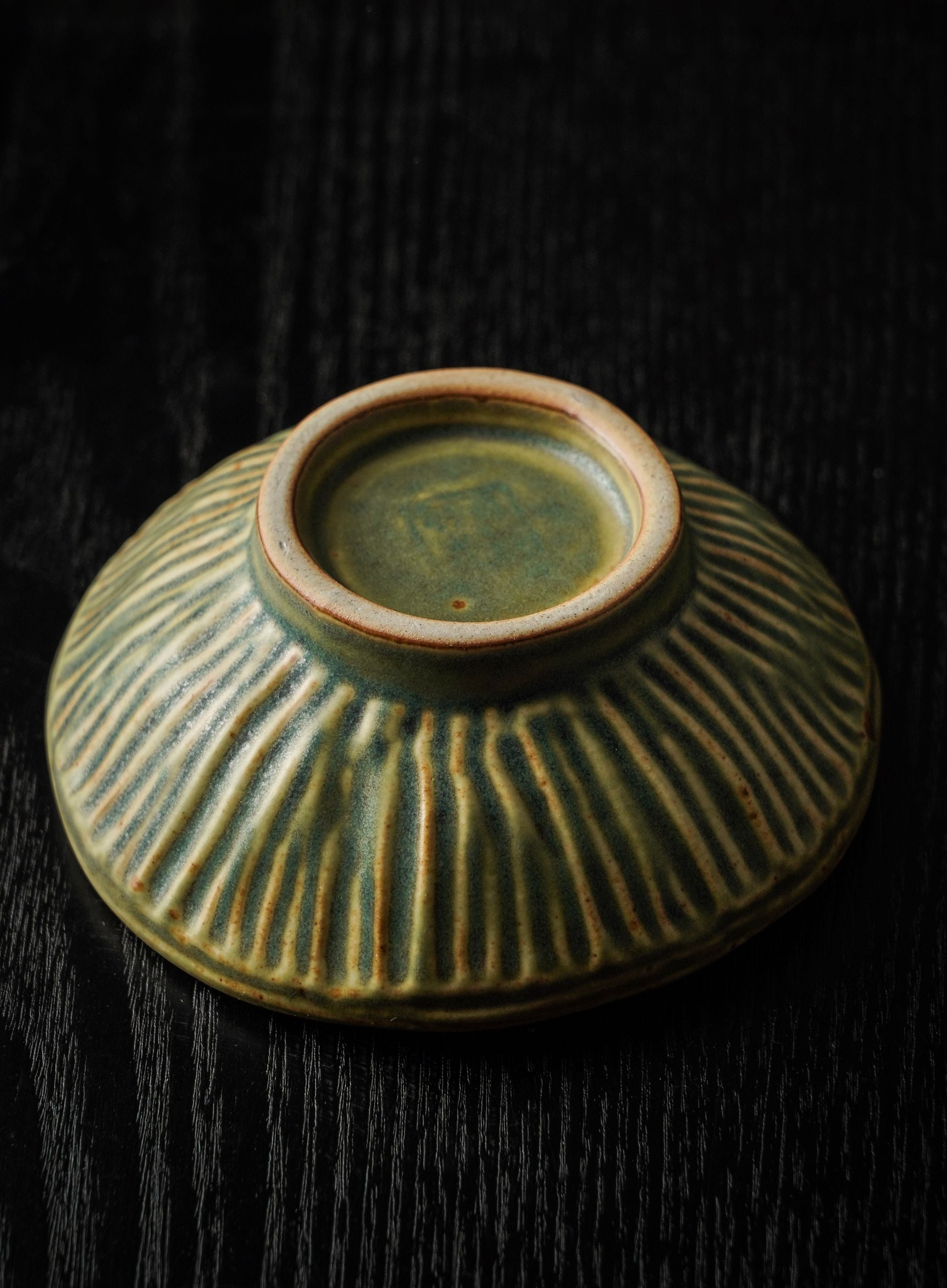 Ribbed Stoneware Serving Bowl